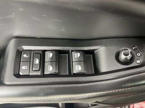 Used 2023 Jeep Grand Cherokee Laredo image 24