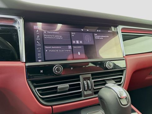 Used 2022 Porsche Macan image 15