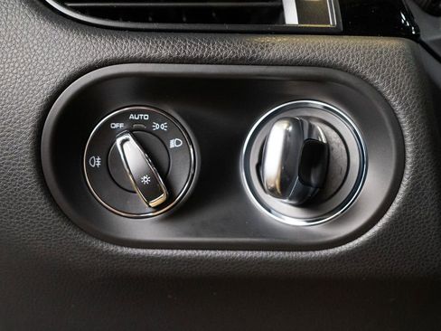 Certified 2025 Porsche Macan image 23