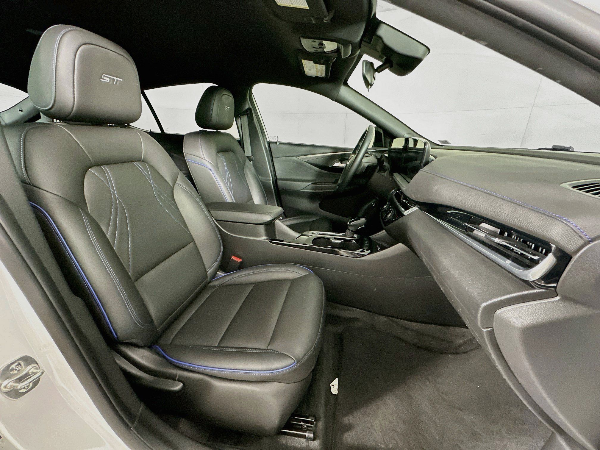 Used 2024 Buick Envista Sport Touring w/ Convenience II Package FWD image 31