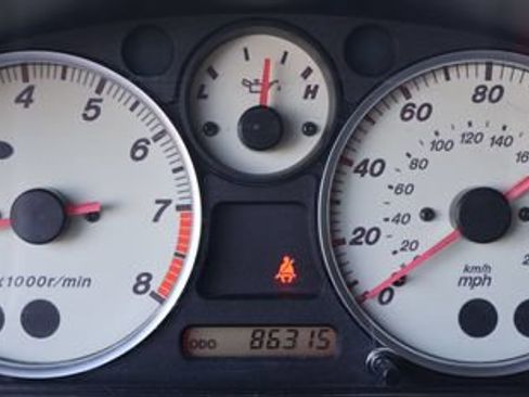 Used 2005 MAZDA MX-5 Miata w/ Convenience Pkg RWD image 13