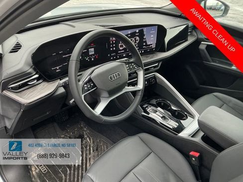 Used 2025 Audi Q5 Premium w/ Convenience Package image 8