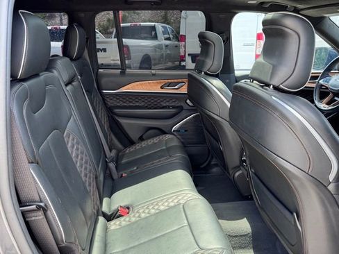 Used 2023 Jeep Grand Cherokee Summit AWD/4WD image 19