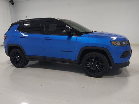 Used 2022 Jeep Compass Latitude AWD/4WD image 11