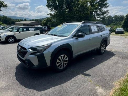 Used 2023 Subaru Outback Premium AWD/4WD image 2