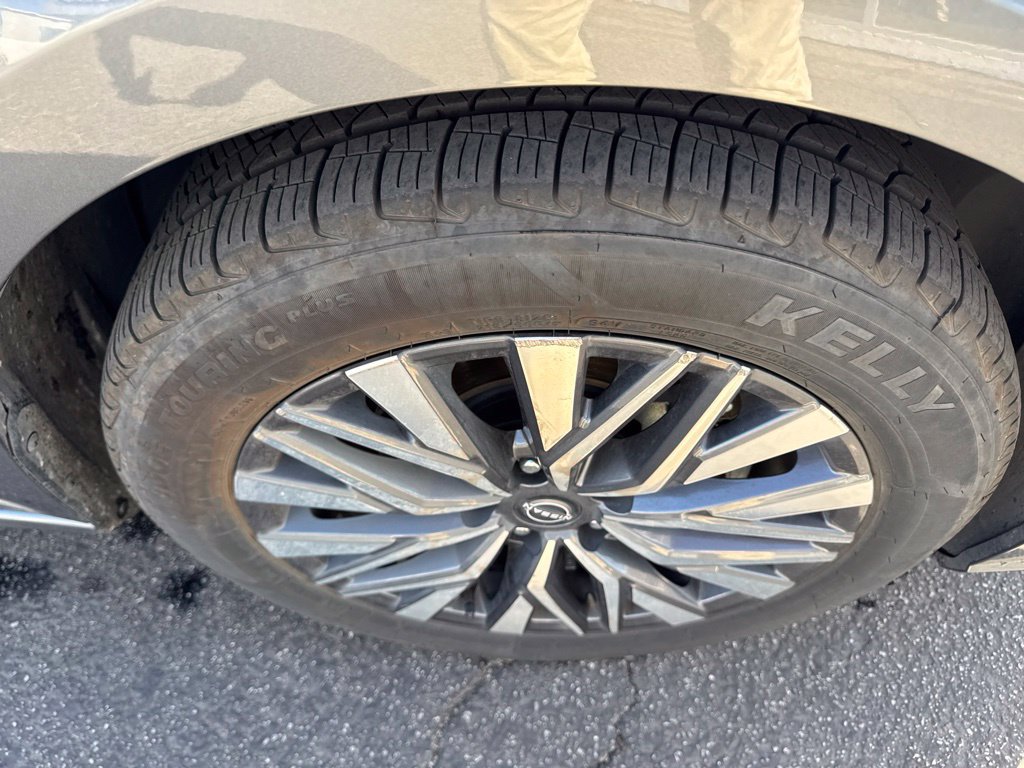 Used 2025 Nissan Altima 2.5 SV FWD image 7
