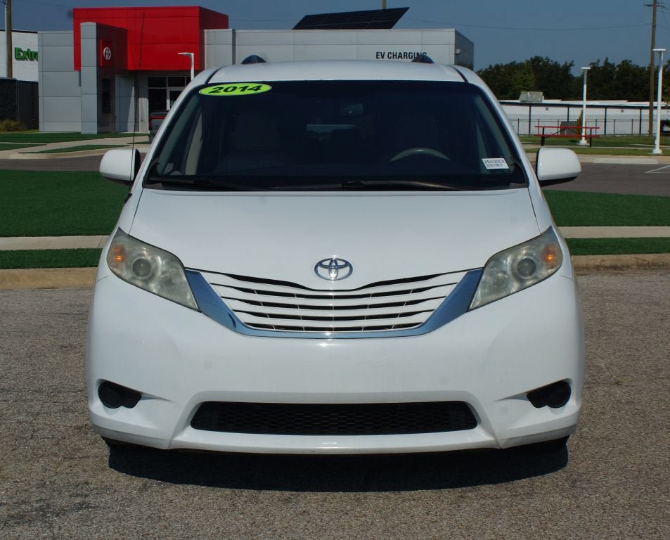Used 2014 Toyota Sienna LE FWD image 18