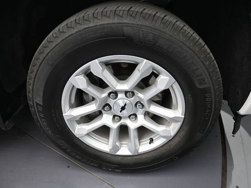 Used 2024 Chevrolet Silverado 1500 RST w/ Convenience Package II RWD image 9