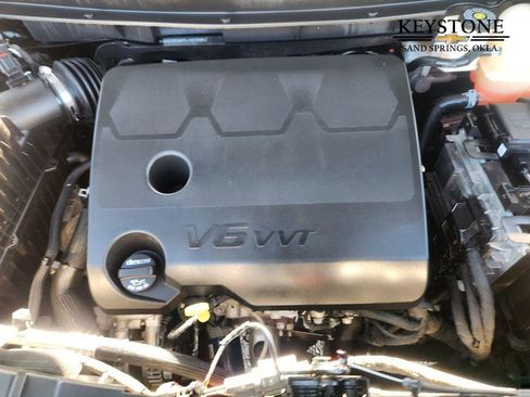 Used 2023 Chevrolet Traverse LT image 32