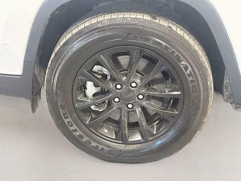 Used 2023 Jeep Cherokee Altitude Lux AWD/4WD image 31