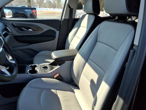 Used 2024 GMC Terrain SLT image 19