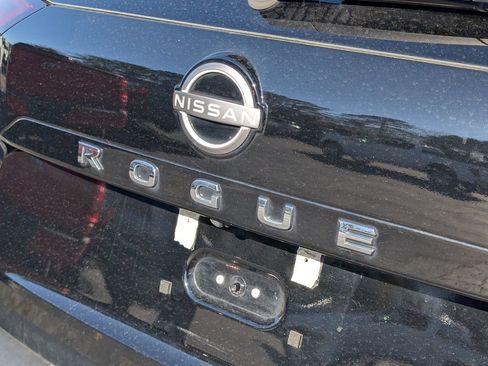 Used 2023 Nissan Rogue S image 14