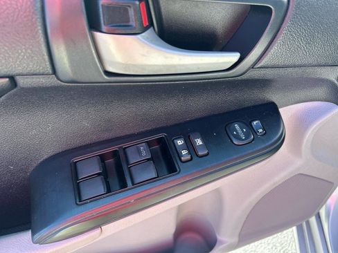 Used 2014 Toyota Camry LE FWD image 11