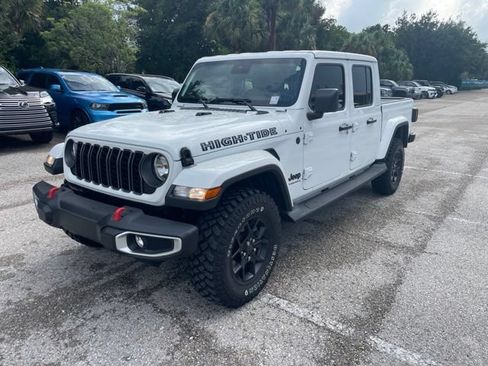 Used 2025 Jeep Gladiator Sport AWD/4WD image 5