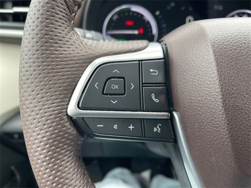 Used 2024 Toyota Sienna Platinum image 23