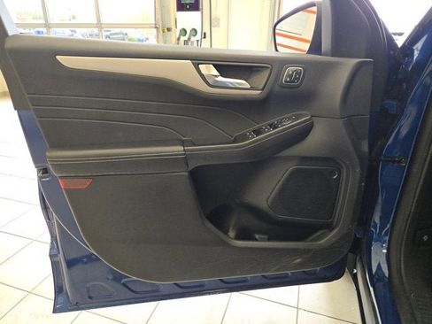 Used 2022 Ford Escape SEL w/ Technology Package FWD image 17