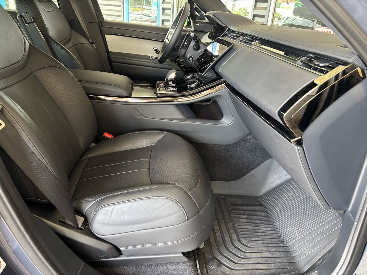 Used 2023 Land Rover Range Rover Sport SE AWD/4WD image 22