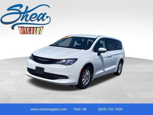 Used 2023 Chrysler Voyager LX FWD image 1