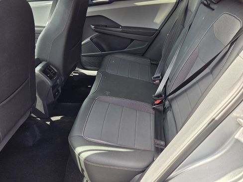 Used 2024 Volkswagen Taos SE image 4