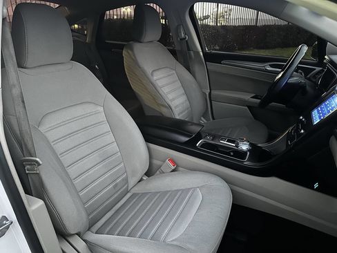 Used 2020 Ford Fusion SE image 33