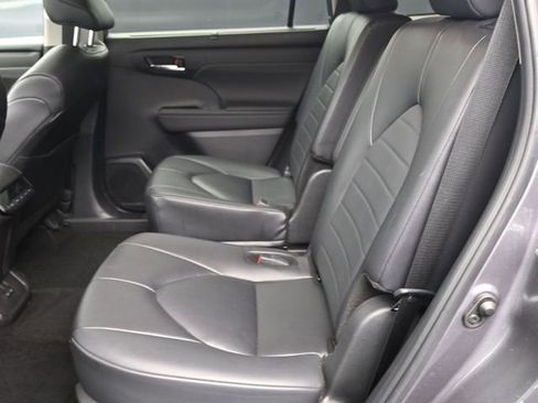 Used 2024 Toyota Highlander XLE image 21