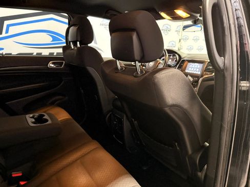 Used 2019 Jeep Grand Cherokee Laredo image 21