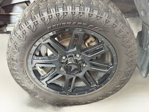 Used 2018 Toyota Tundra SR5 w/ SR5 Upgrade Package RWD image 11