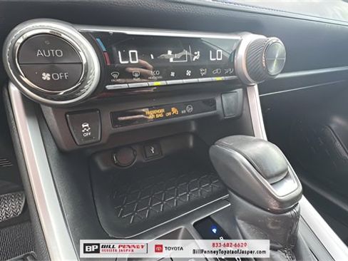 Used 2022 Toyota RAV4 SE image 16