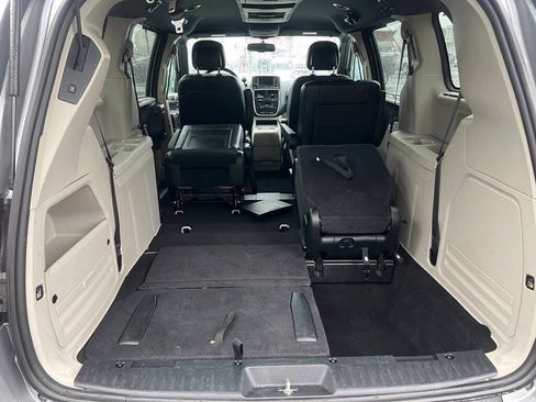 Used 2016 Dodge Grand Caravan SXT FWD image 17