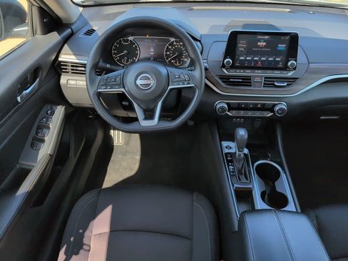 Used 2024 Nissan Altima 2.5 SV FWD image 26