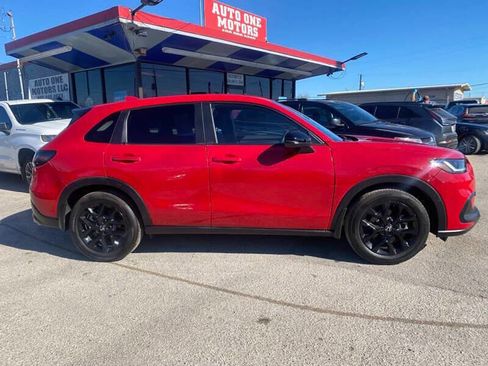 Used 2025 Honda HR-V Sport image 4