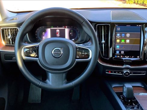 Used 2023 Volvo XC60 T8 Plus w/ Climate Package image 5