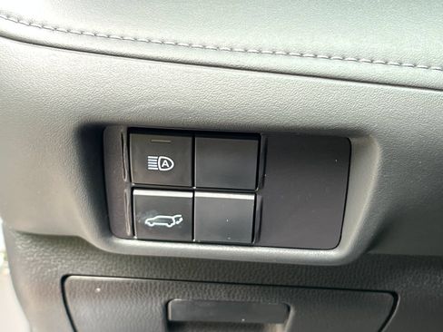 Used 2022 Toyota Highlander XLE AWD/4WD image 29