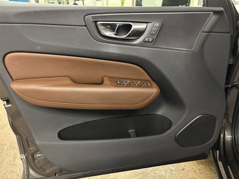 Used 2019 Volvo XC60 T8 Momentum w/ Premium Package image 13