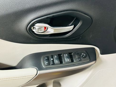 Certified 2021 Jeep Cherokee Latitude Lux AWD/4WD image 21