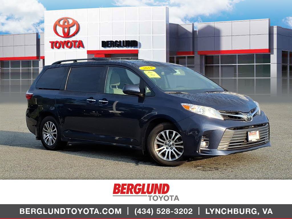 Used 2019 Toyota Sienna XLE w/ XLE Navigation Package FWD image 1