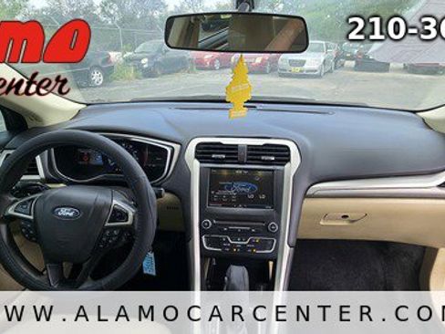 Used 2016 Ford Fusion SE FWD image 16