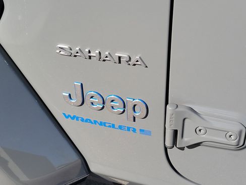 Used 2023 Jeep Wrangler Unlimited Sahara image 29