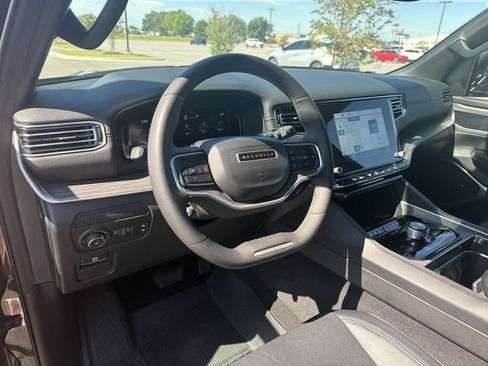 Used 2024 Jeep Wagoneer Series II w/ Flexible Seating Group RWD image 10