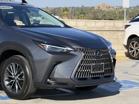 Used 2025 Lexus NX 250 FWD image 3