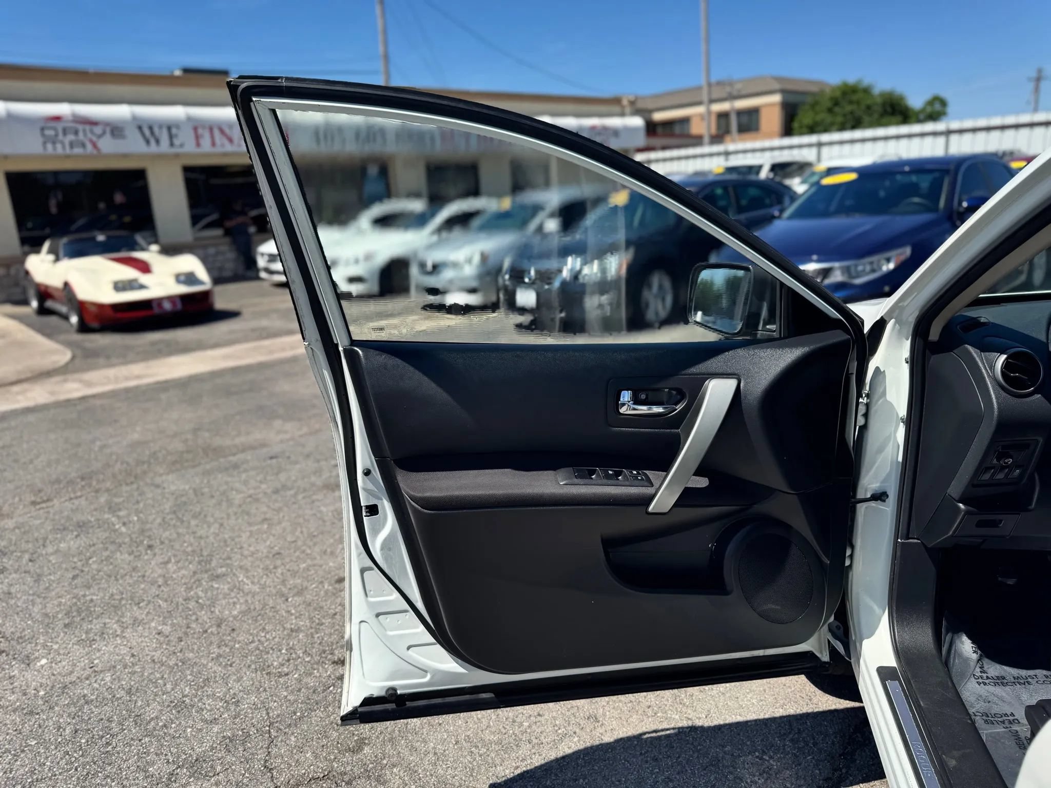 Used 2015 Nissan Rogue S FWD image 31