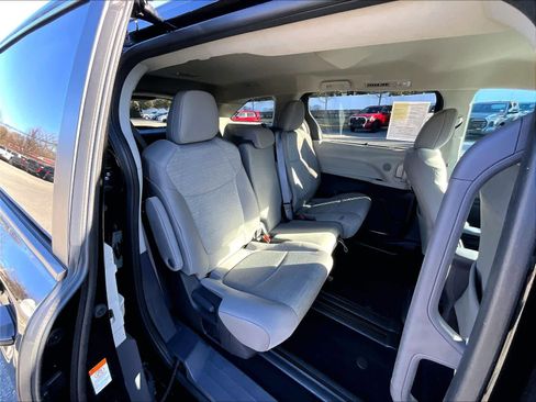 Used 2024 Toyota Sienna LE image 16