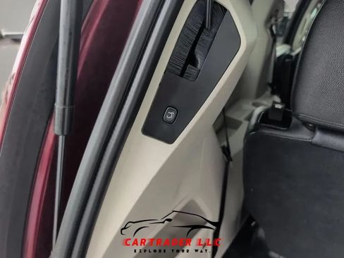 Used 2018 Dodge Grand Caravan SXT FWD image 32