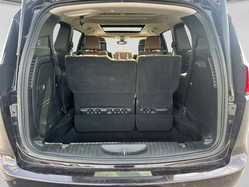 Used 2017 Chrysler Pacifica Limited w/ UConnect Theater Package FWD image 40