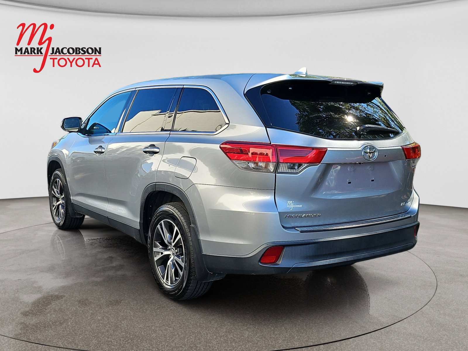 Used 2019 Toyota Highlander Plus AWD/4WD image 12