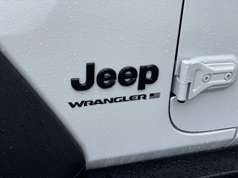 Used 2024 Jeep Wrangler Unlimited Sport AWD/4WD image 12