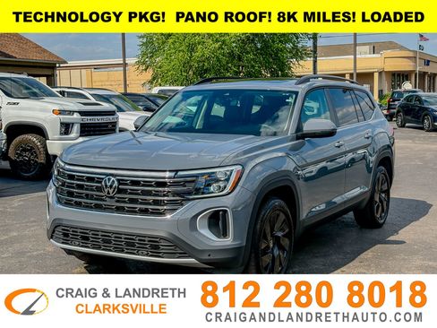 Used 2025 Volkswagen Atlas SE w/ Panoramic Sunroof Package FWD image 5