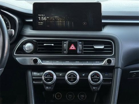 Used 2023 Genesis G70 2.0T image 16