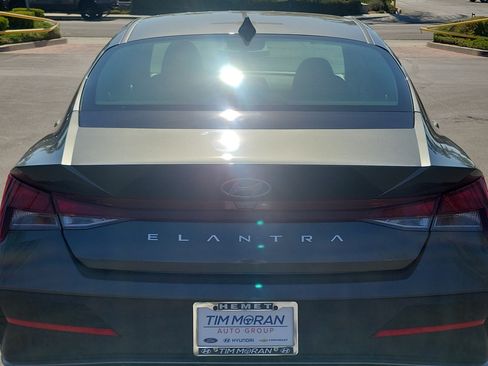 Certified 2026 Hyundai Elantra SE w/ Cargo Package FWD image 26