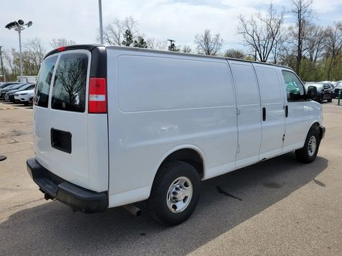 Used 2019 Chevrolet Express 3500 Extended w/ Driver Convenience Package RWD image 3